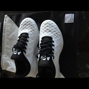 Size 8. Lulu APL Techloom Phantom Glow.